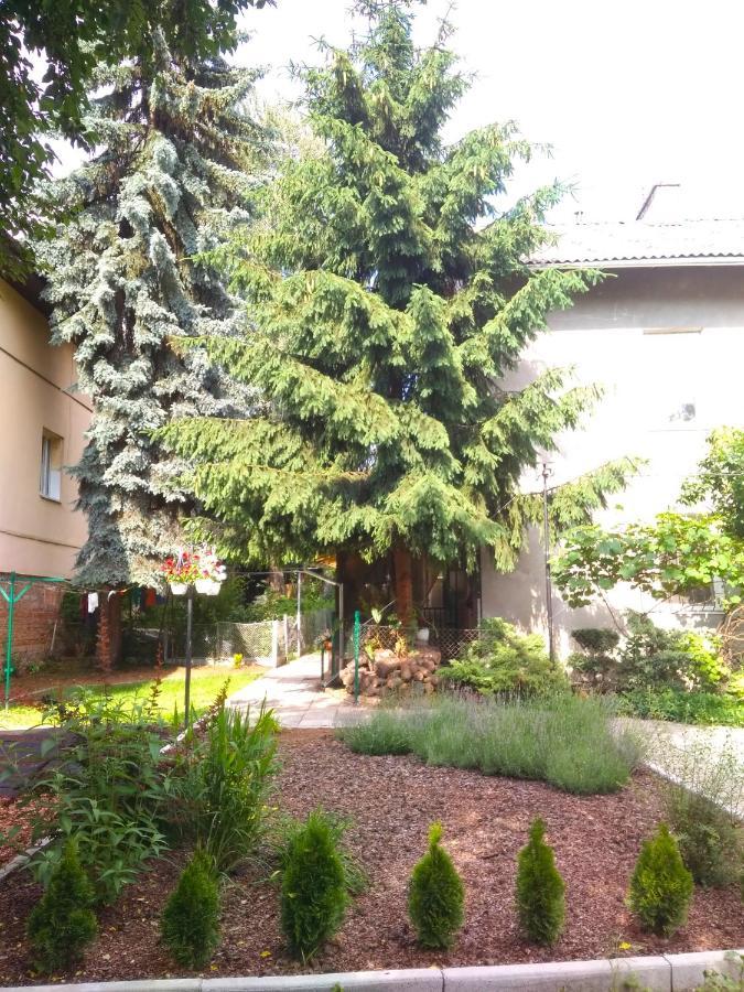 Apartment On Zaliznychna Lviv Exterior photo
