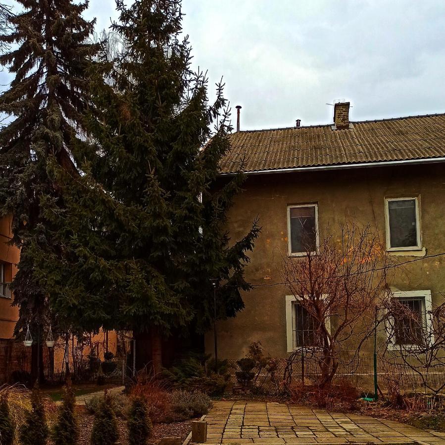 Apartment On Zaliznychna Lviv Exterior photo