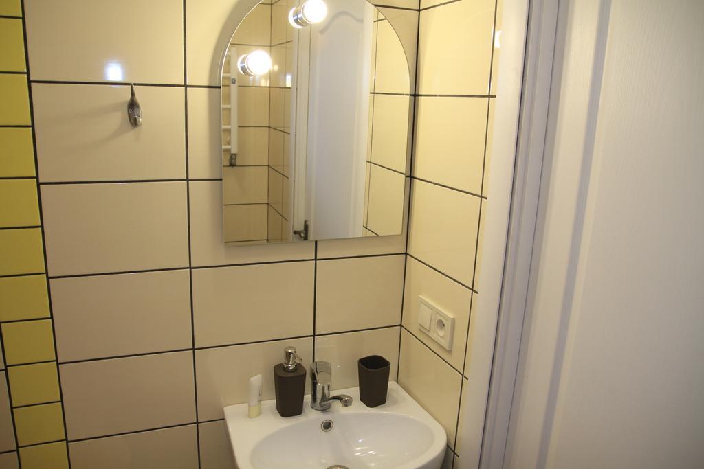 Apartment On Zaliznychna Lviv Exterior photo