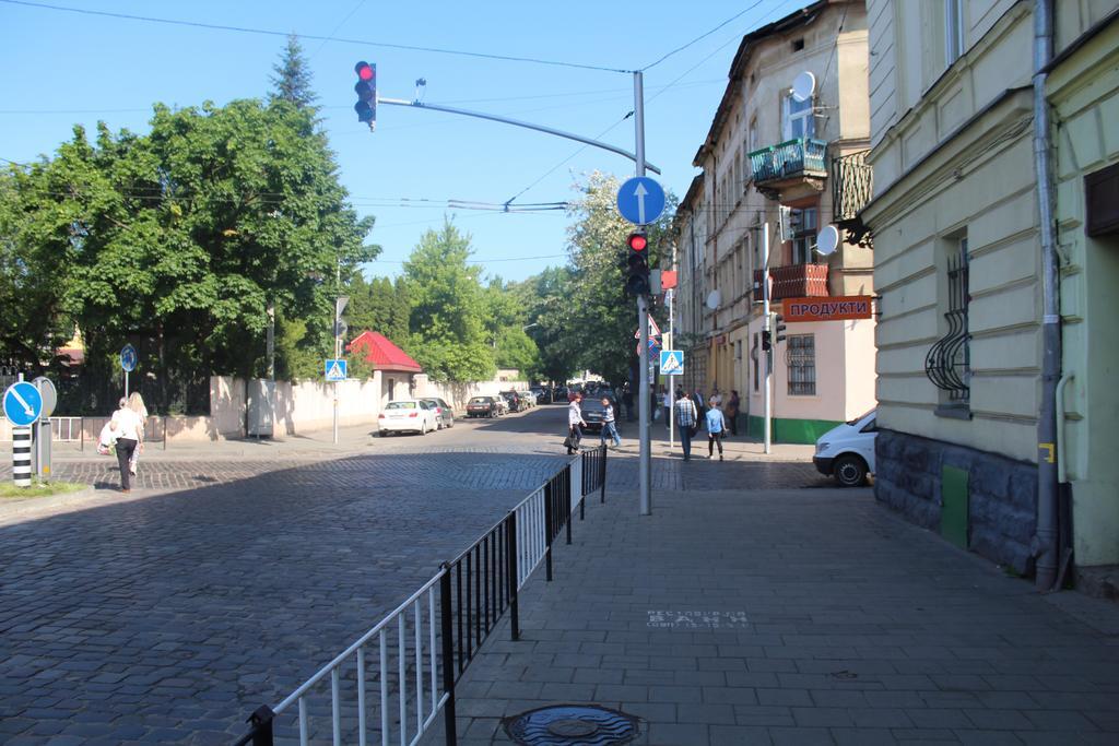 Apartment On Zaliznychna Lviv Exterior photo