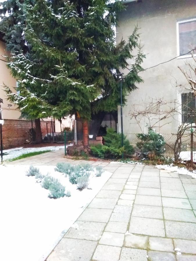 Apartment On Zaliznychna Lviv Exterior photo